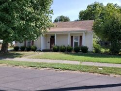 Pre-foreclosure in  MONTAGUE ST Franklin, KY 42134