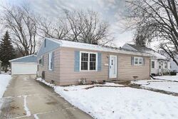Pre-foreclosure in  S Walden Ave Appleton, WI 54915