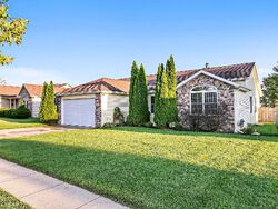Pre-foreclosure in  Prairie Dr Walworth, WI 53184