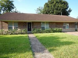 Pre-foreclosure in  Heron Dr Houston, TX 77033