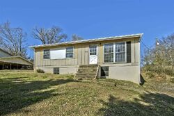  Riggs St, Athens TN