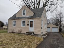 Pre-foreclosure in  Kentucky Ave Mansfield, OH 44905