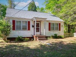 Pre-foreclosure in  Asheville St New Bern, NC 28560