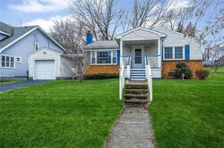 Pre-foreclosure in  Garden Dr Rochester, NY 14609