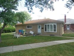 Pre-foreclosure in  SHERWIN AVE Skokie, IL 60077