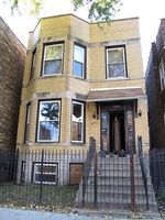 Pre-foreclosure in  S RHODES AVE Chicago, IL 60637