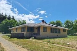 Pre-foreclosure in  Porter Creek Rd Elma, WA 98541
