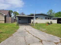 Pre-foreclosure in  Grantham Rd Baytown, TX 77521