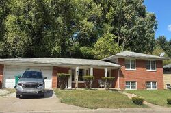 Pre-foreclosure in  De Boupre St East Saint Louis, IL 62203
