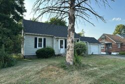 Pre-foreclosure in  Carman Rd Schenectady, NY 12303