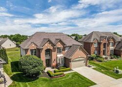 Pre-foreclosure in  Winthrop Pl Macomb, MI 48044