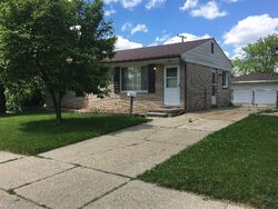 Pre-foreclosure in  State Park Center Line, MI 48015