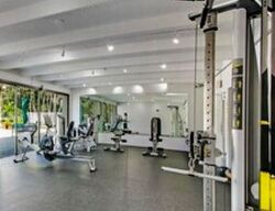 Pre-foreclosure in  Ne 30th Ave  Miami, FL 33180