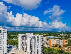 Pre-foreclosure in  Ne 183rd St  North Miami Beach, FL 33160