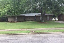 Pre-foreclosure in  Fernway Dr Montgomery, AL 36111