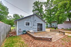 Pre-foreclosure in  Oakwood Beach Dr Brooklyn, MI 49230