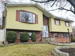 Pre-foreclosure in  Lincoln Ave Walnutport, PA 18088