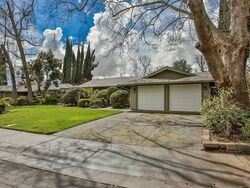 Pre-foreclosure in  Cruise Way Sacramento, CA 95831