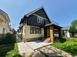 Pre-foreclosure in  N 40th St Milwaukee, WI 53216
