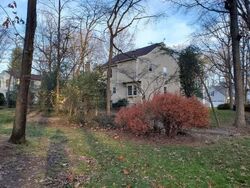 Pre-foreclosure in  Bradbury Ln Reston, VA 20194