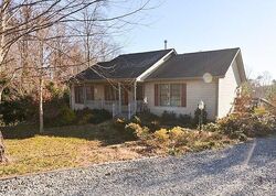  W Otter Ridge Dr, Goode VA