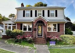 Pre-foreclosure in  Meredith St Hampton, VA 23669