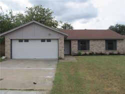 Pre-foreclosure in  Highlawn Ter Fort Worth, TX 76133