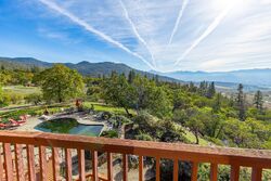 Pre-foreclosure in  Hillcrest Rd Medford, OR 97504