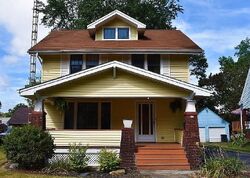 Pre-foreclosure in  Fairmount Ave Ne Warren, OH 44483