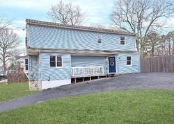 Pre-foreclosure in  PINEOAKS PL Farmingville, NY 11738
