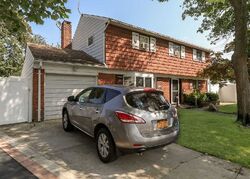 Pre-foreclosure in  Nimrod Ct North Babylon, NY 11703