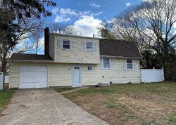  Park Hill Dr, Selden NY