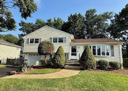 Pre-foreclosure in  Morris Ln New Milford, NJ 07646