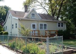 Pre-foreclosure in  Linden Ave Woodbridge, NJ 07095