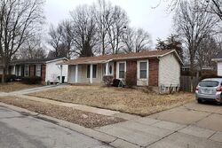 Pre-foreclosure in  LAS LADERA DR Florissant, MO 63033