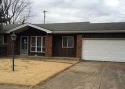 Pre-foreclosure in  CANISIUS LN Hazelwood, MO 63042