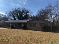  Meadow Dr, Columbus MS