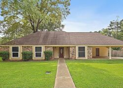 Pre-foreclosure in  Hunts Ln Brandon, MS 39047