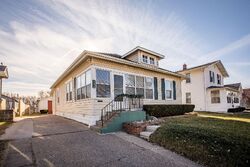 Pre-foreclosure in  Monroe St Muscatine, IA 52761