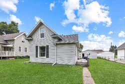 Pre-foreclosure in  E 8TH ST Des Moines, IA 50316