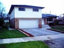 Pre-foreclosure in  OAKWOOD LN Matteson, IL 60443