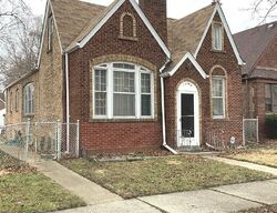 Pre-foreclosure in  S Michigan Ave Riverdale, IL 60827