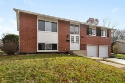 Pre-foreclosure in  Roberts Dr Woodridge, IL 60517