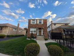 Pre-foreclosure in  W 83rd St Chicago, IL 60652