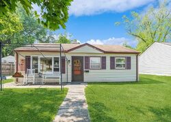 Pre-foreclosure in  E BEECH AVE Woodstock, IL 60098