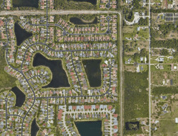 Pre-foreclosure in  Vintage Ln Naples, FL 34104