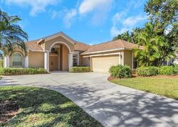Pre-foreclosure in  Vintage Ln Naples, FL 34104