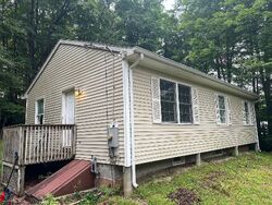 Pre-foreclosure in  Boston Post Rd Old Lyme, CT 06371