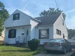 Pre-foreclosure in  Reyburn Rd Cleveland, OH 44112