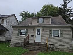 Pre-foreclosure in  Gibbs Ave Wapakoneta, OH 45895